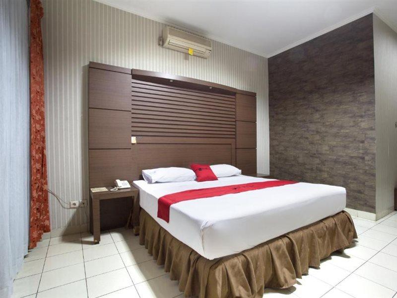 Hotel Reddoorz @ Surapati Bandung Exterior foto